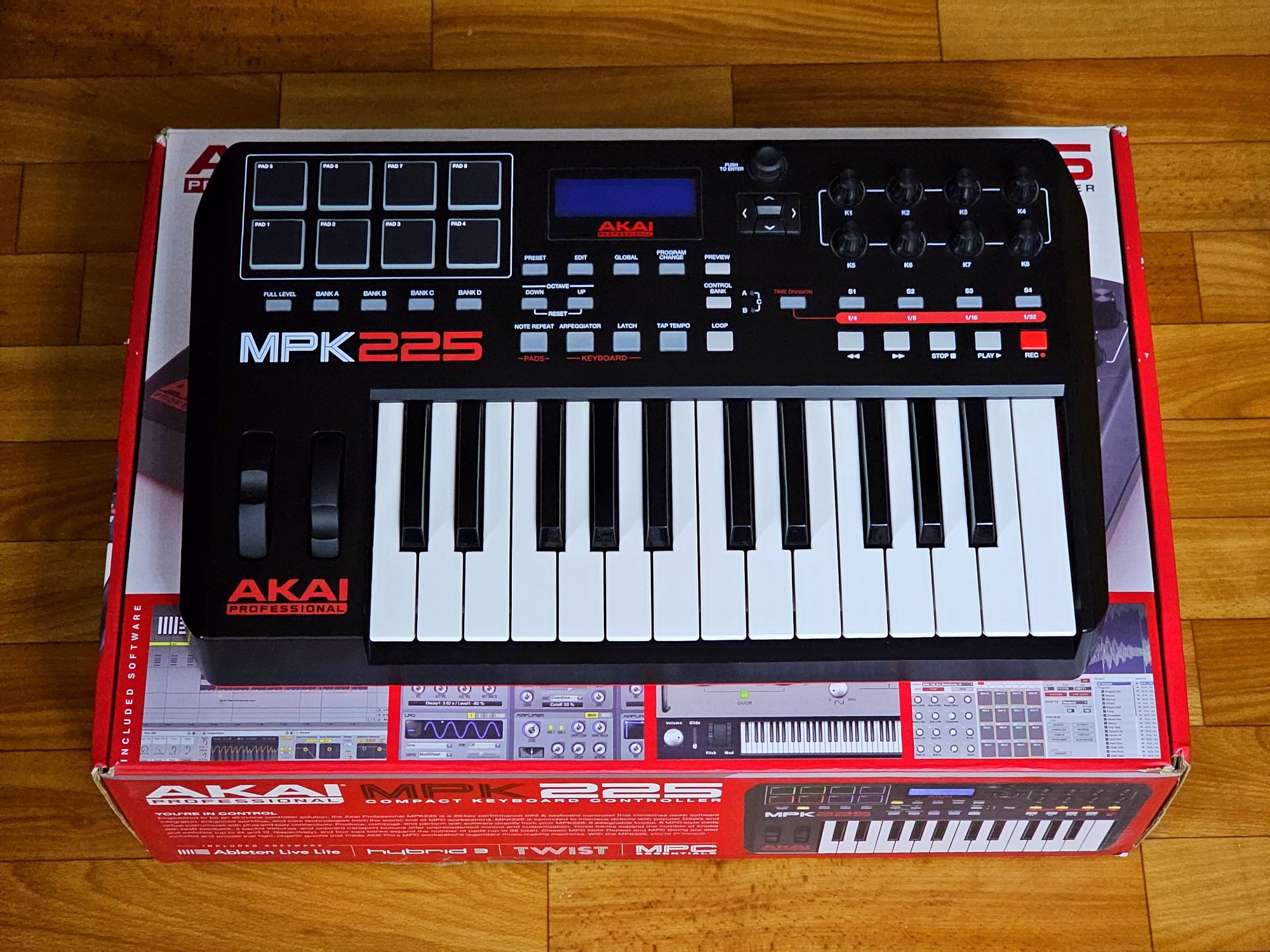 Миди-клавиатура AKAI MPK225