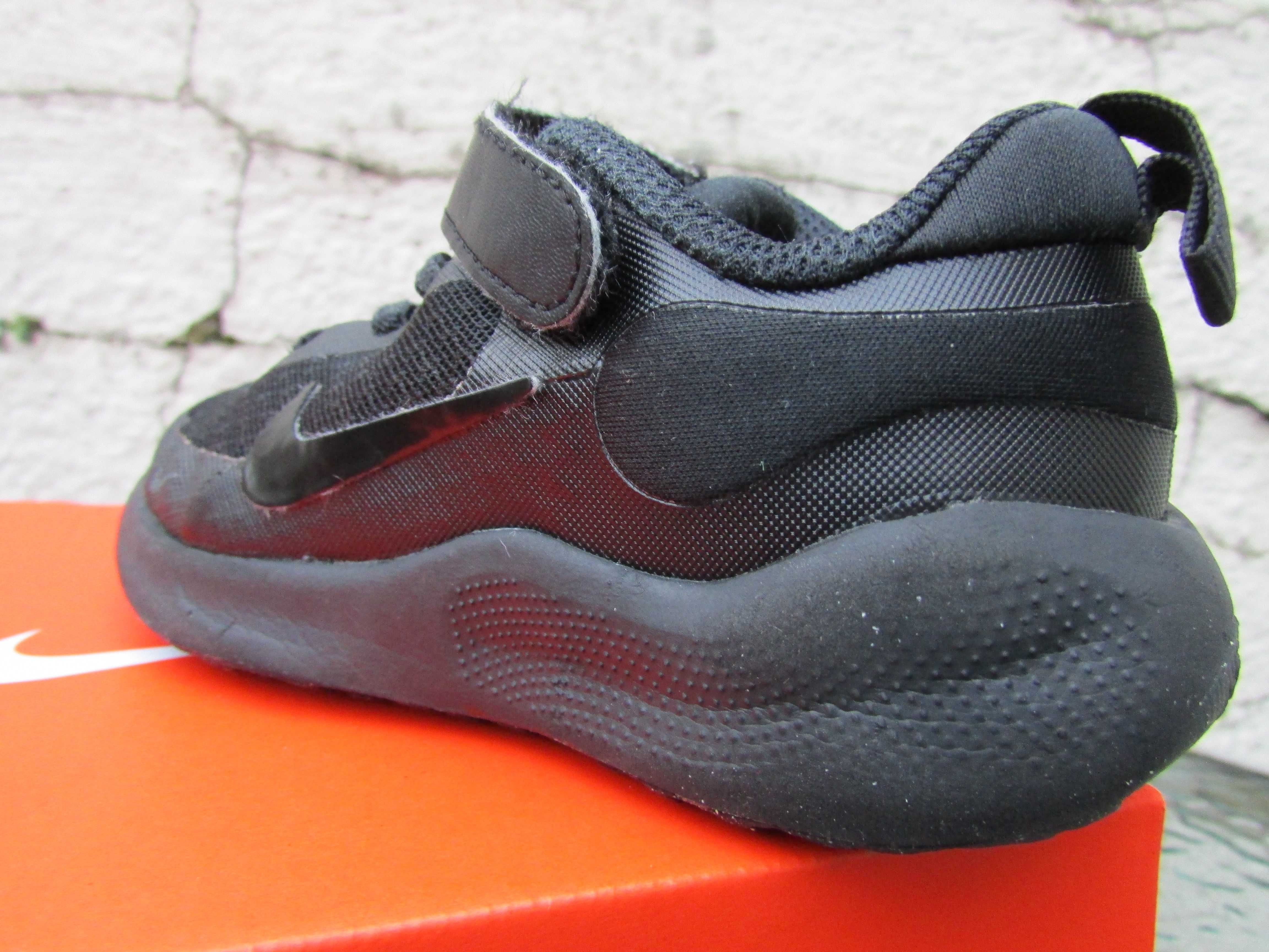 Детски маратонки Nike Revolution 7