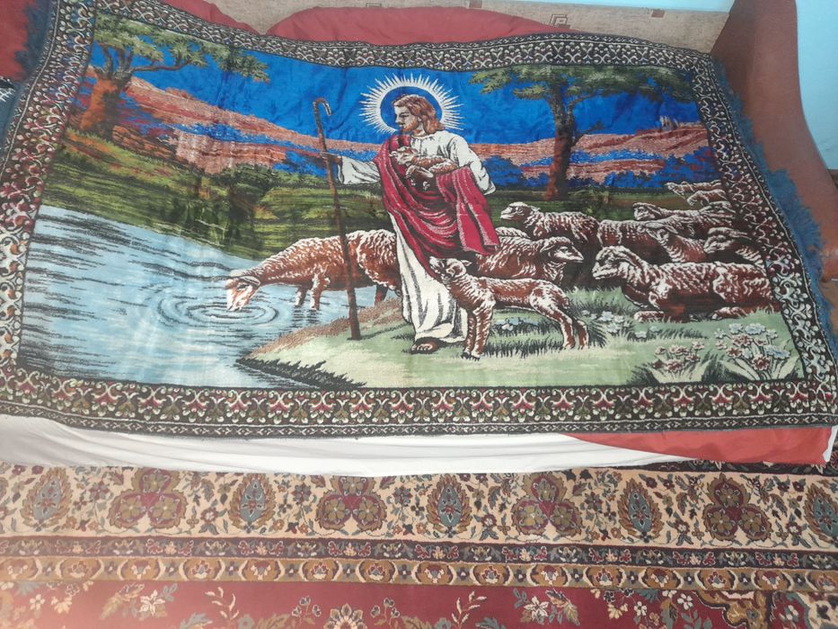 Carpeta cu Isus Hristos și păuni