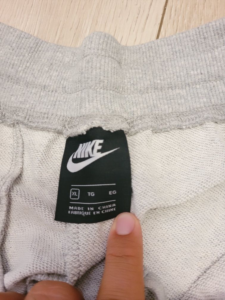 3 долнища на Nike размер Л