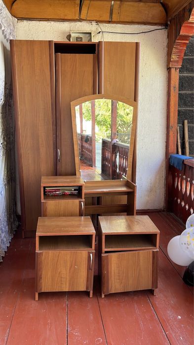 Шкаф, тумба и зеркало