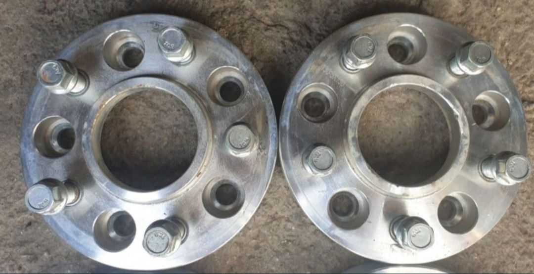 Flanse distantiere cu prindere Dublă 5x130 grosime 3 cm
Prindere Dublă