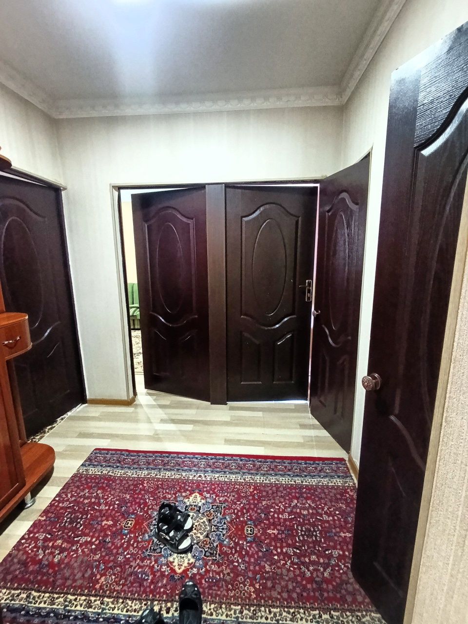Квартира сотилади.43².Алгоритм 31. Хамма жихозлари билан 2/4/4