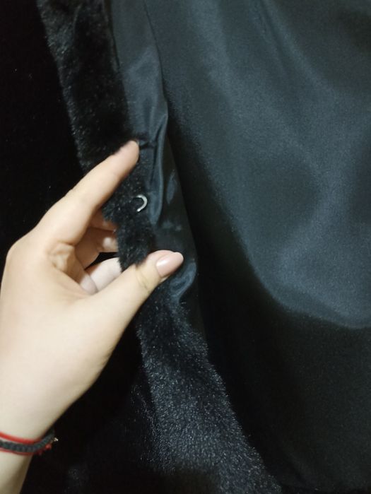 Vesta blana neagra