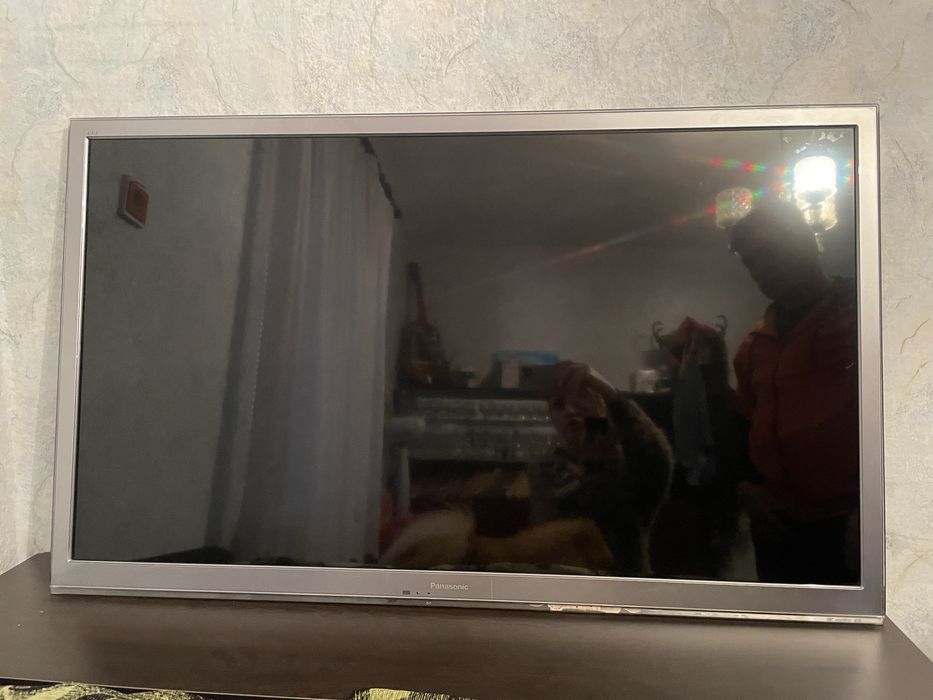 Panasonic 47” Full HD LED Smart TV