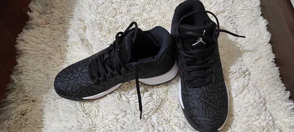 Маратонки Nike Air Jordan 37,5