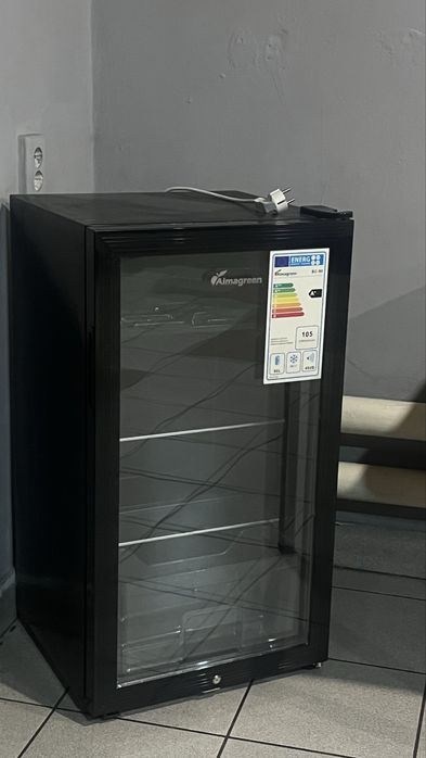 Продам витринный холодильник в отличном состояний за 65 тысяч