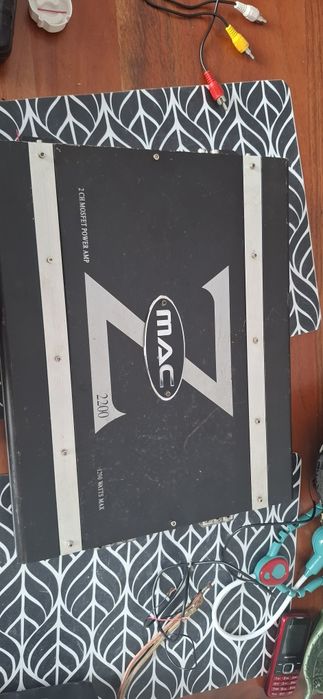 Мощен авто усилвател 600W RMS