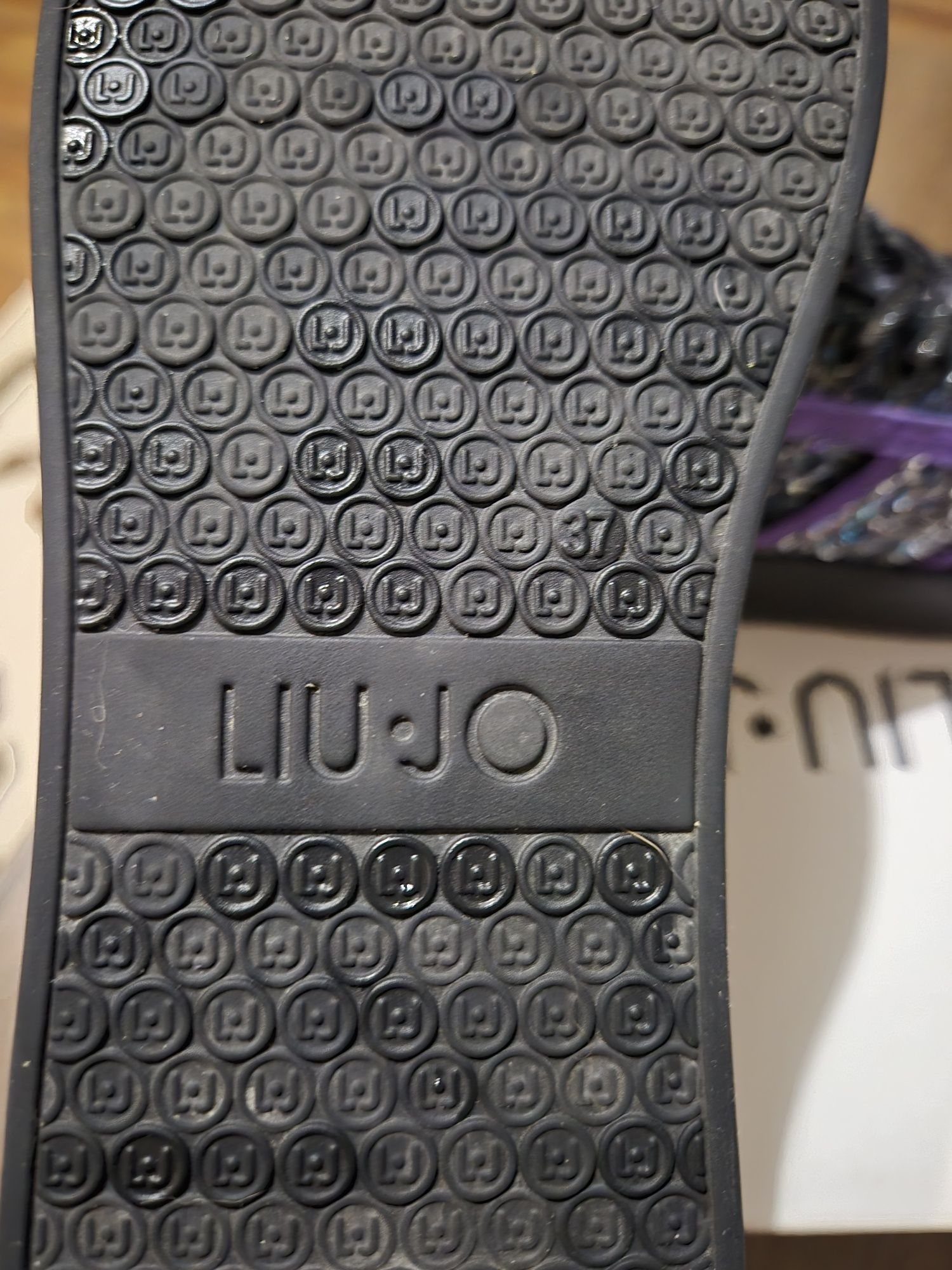 Дамски Liu Jo кецове 
Сникърси Silvia 74 BF2045 EX135 Черен
Сникърси S