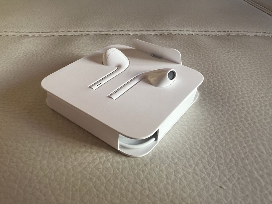 Casti originale Apple