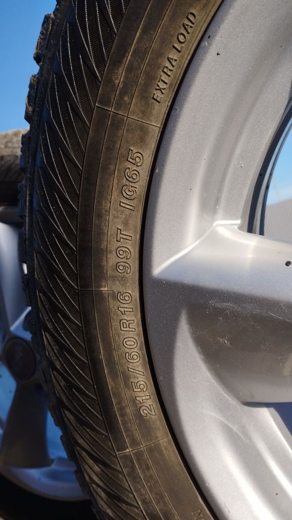 Продается новые зимние шины 215/60 R16