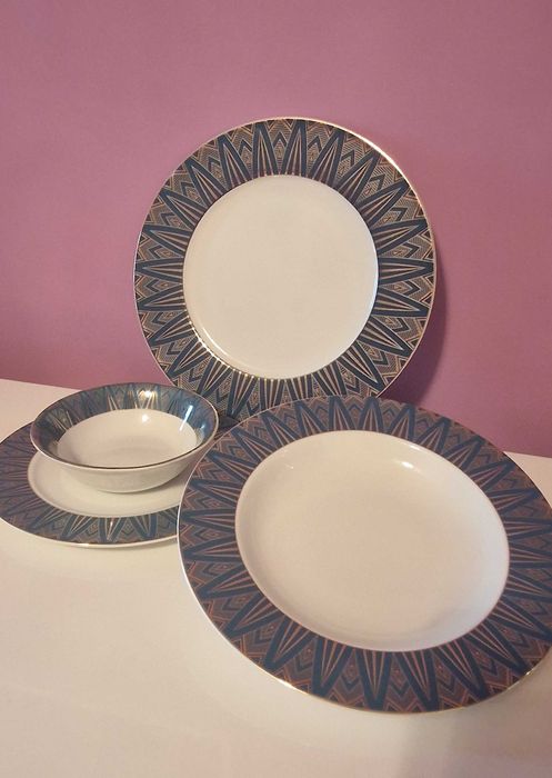 Луксозен сервиз за храна от 24 части