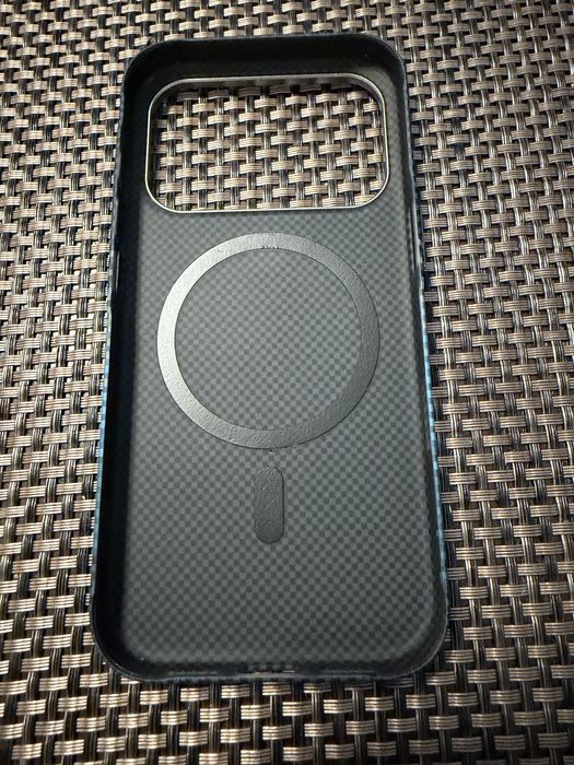 Husa Iphone 17 Pro carbon aramida si protectie camere