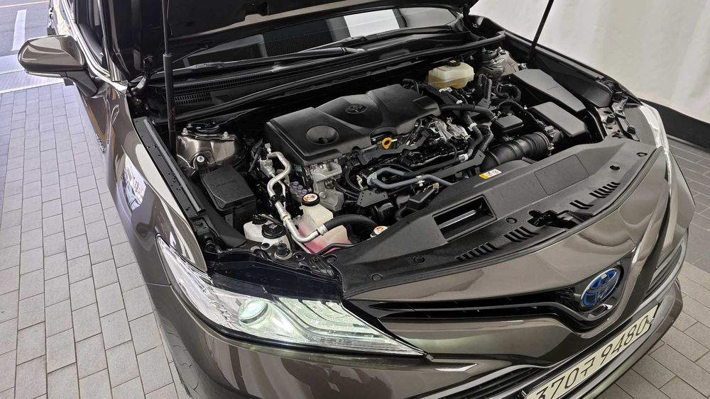 Toyota Camry 2.5 XLE Hybrid   31