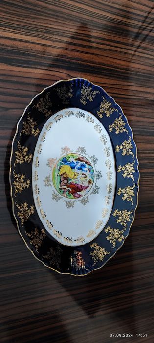 Продам декоративную фарфоровую вазу и тарелку