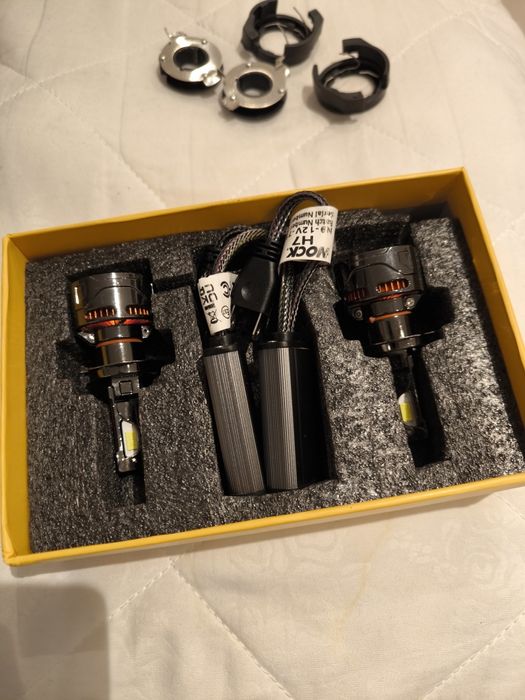 Vând  2 Becuri LED h7, canbus 7500k