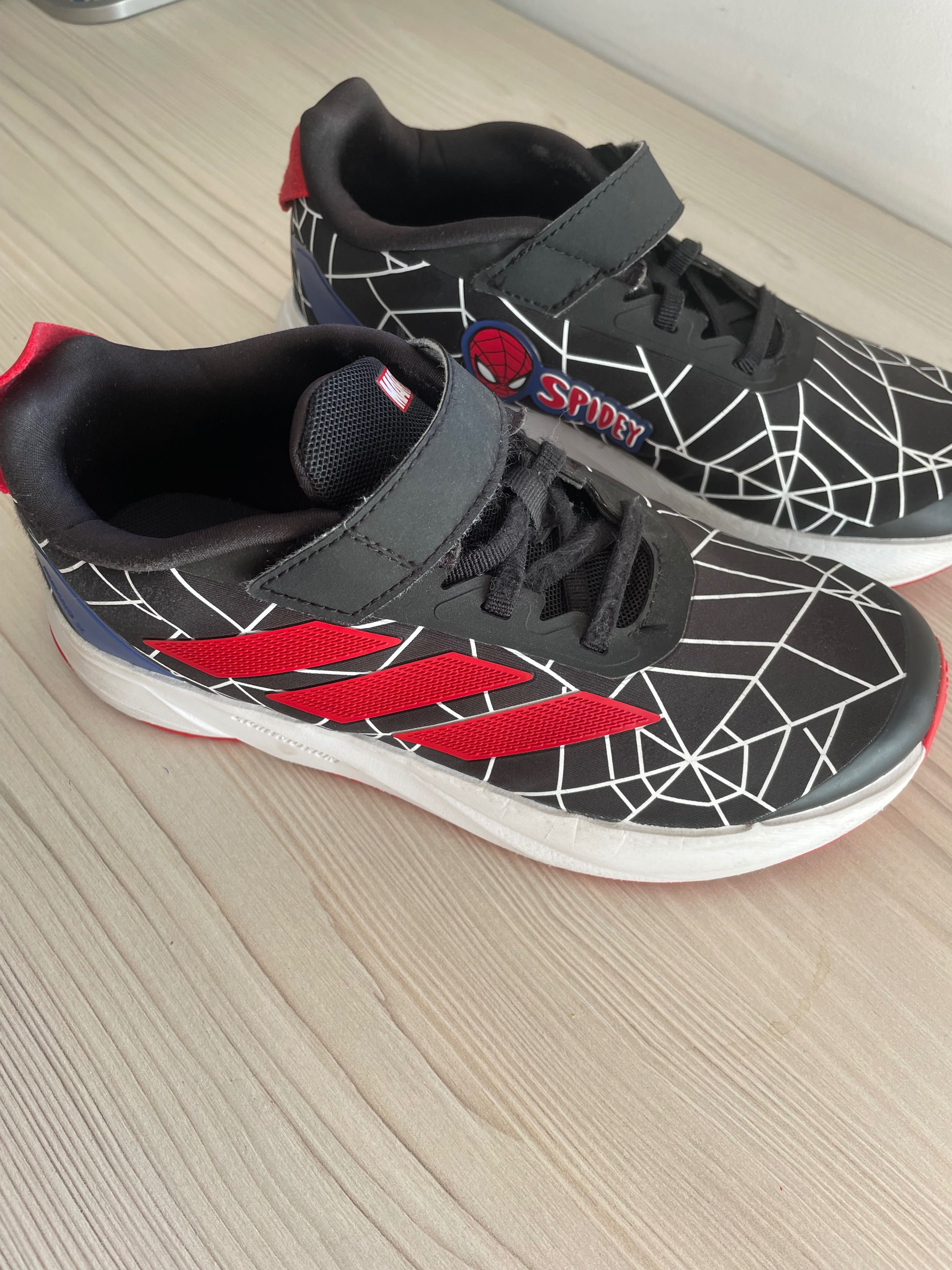 Детски маратонки Marvel adiddas