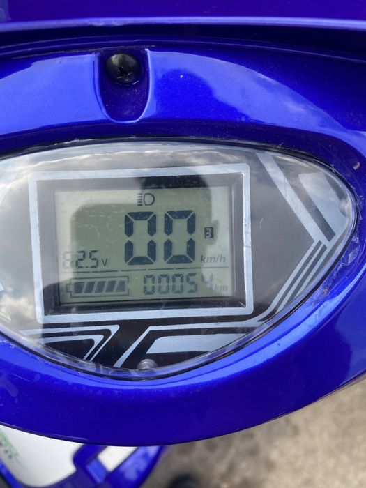 Scuter electric cu pedale