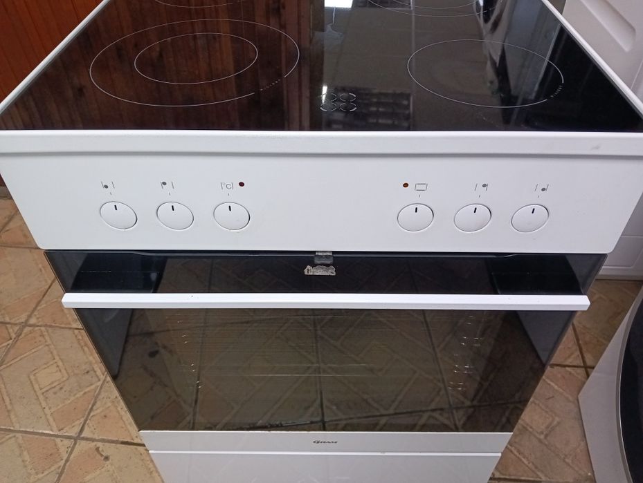 Свободно стояща печка с керамичен плот Gram 2 години гаранция!