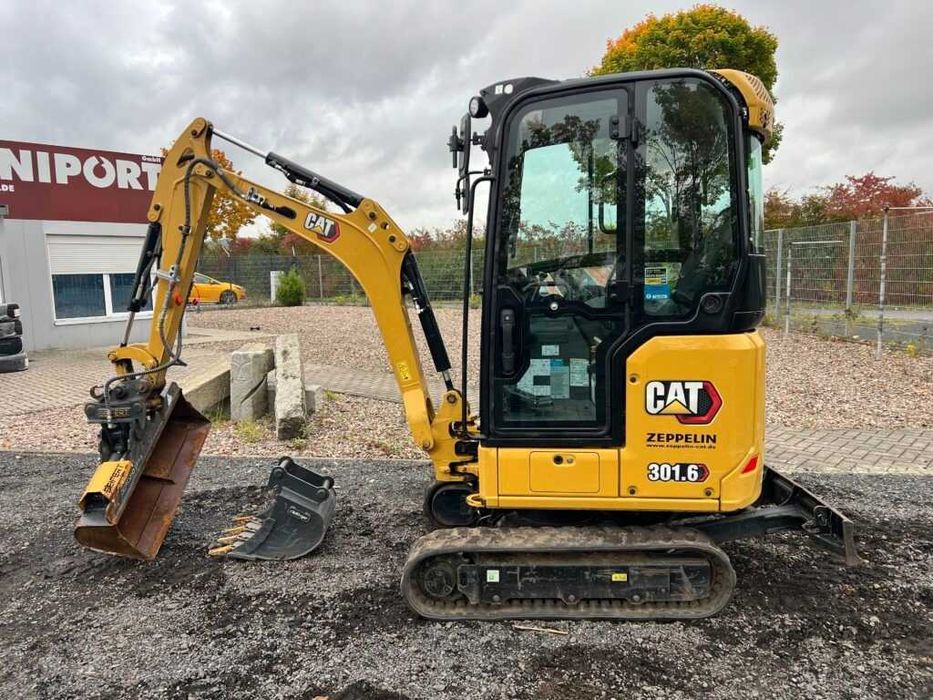 miniexcavator CAT sau CATERPILLAR din 2021