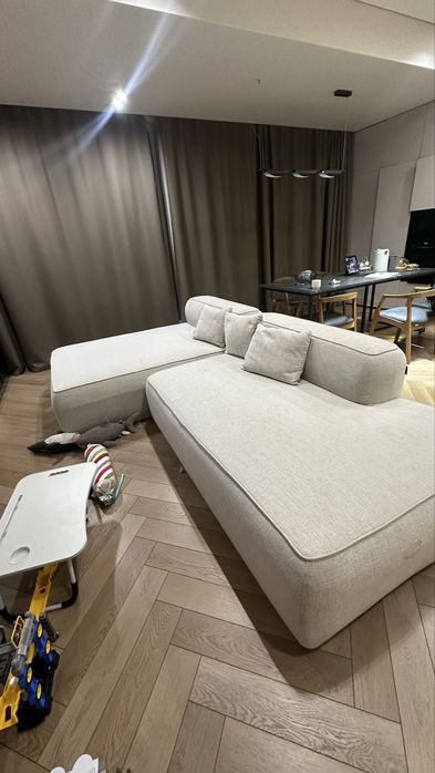 Диван. г Актау. Изготовлен на заказ по дизайн проектув цехе efes mebel