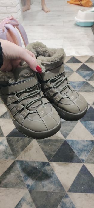 Продам зимнюю обувь для мальчика