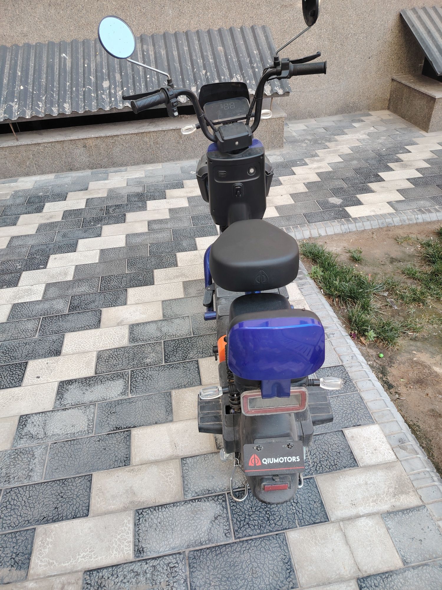 QIu Motors Skuter sotiladi