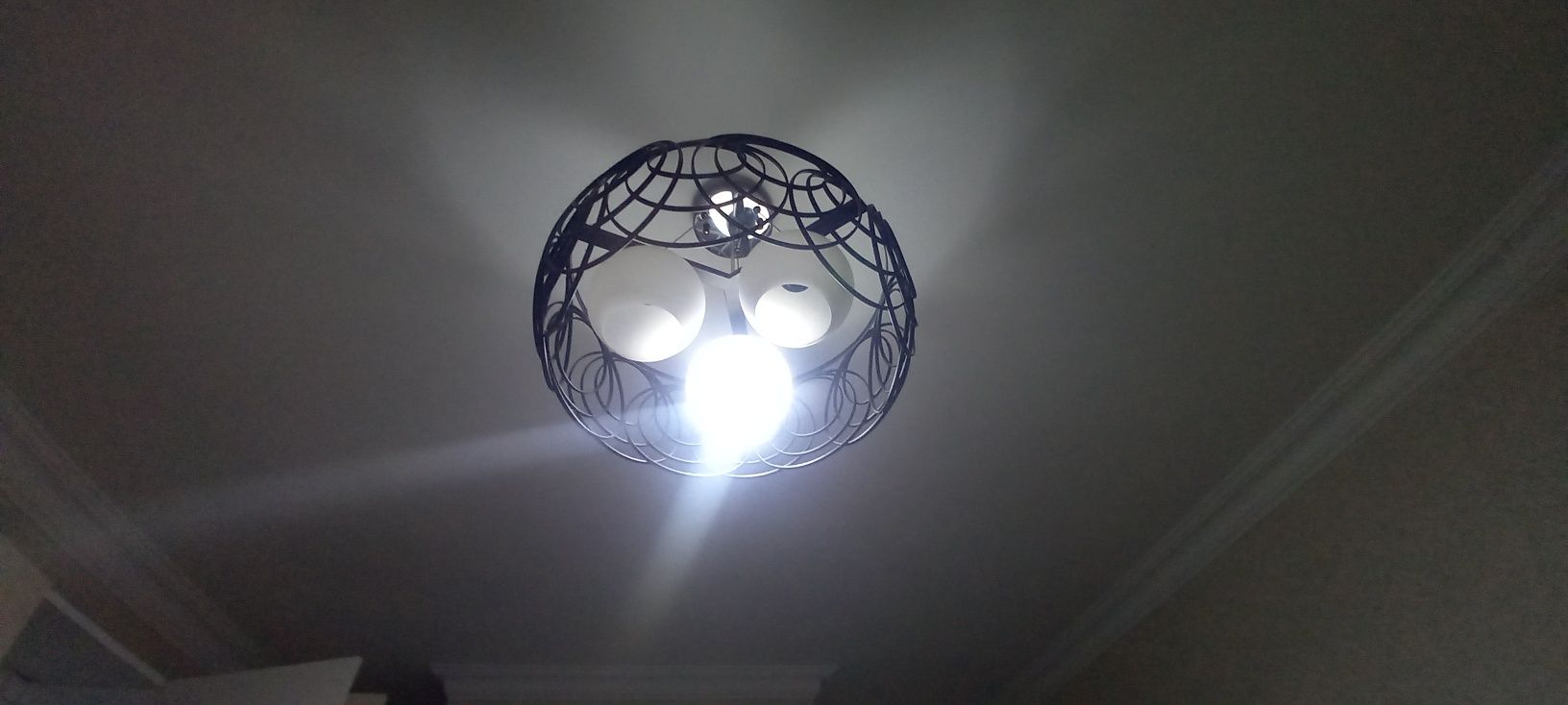 Продается Люстра