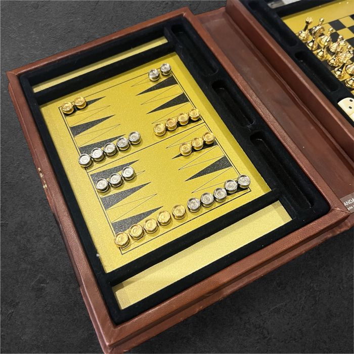 Шах и табла 2в1 във форма на кожена книга