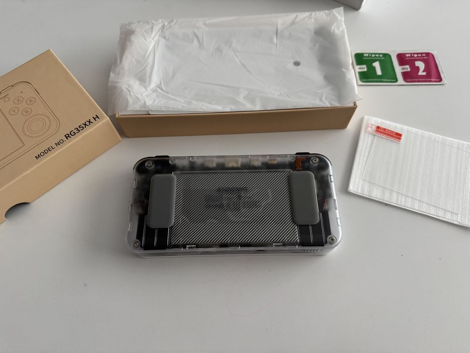 Consola portabila RG35XX H noua