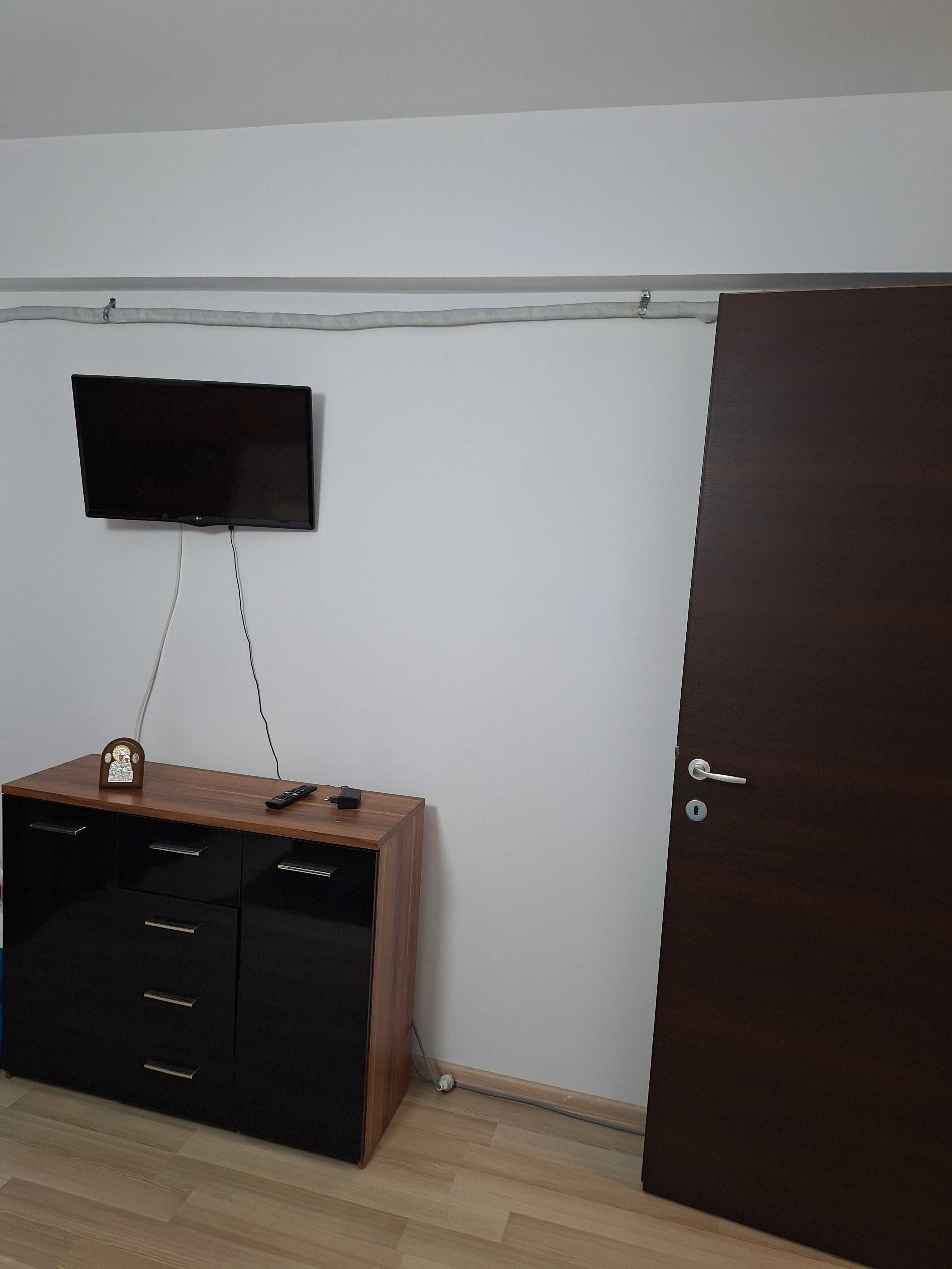 Închiriez apartament