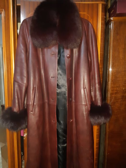 Кожанное зимнее пальто  и шапка