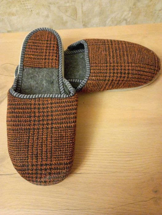 Домашни чехли № 42 и № 44