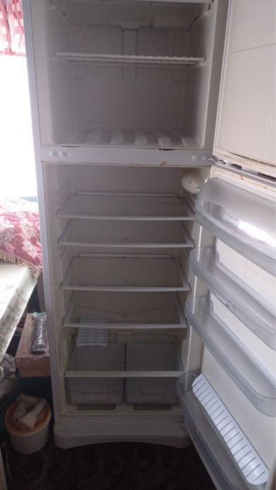 Холодильник Indesit