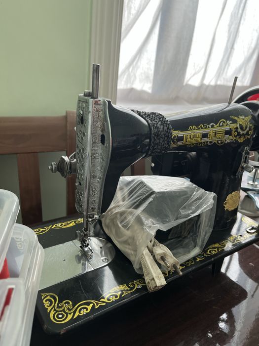 Продаю швейную машину и оверлок.