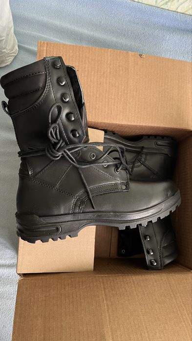 Две пары Новых Зимних ботинок с высокими берцами 43 и 44 размера