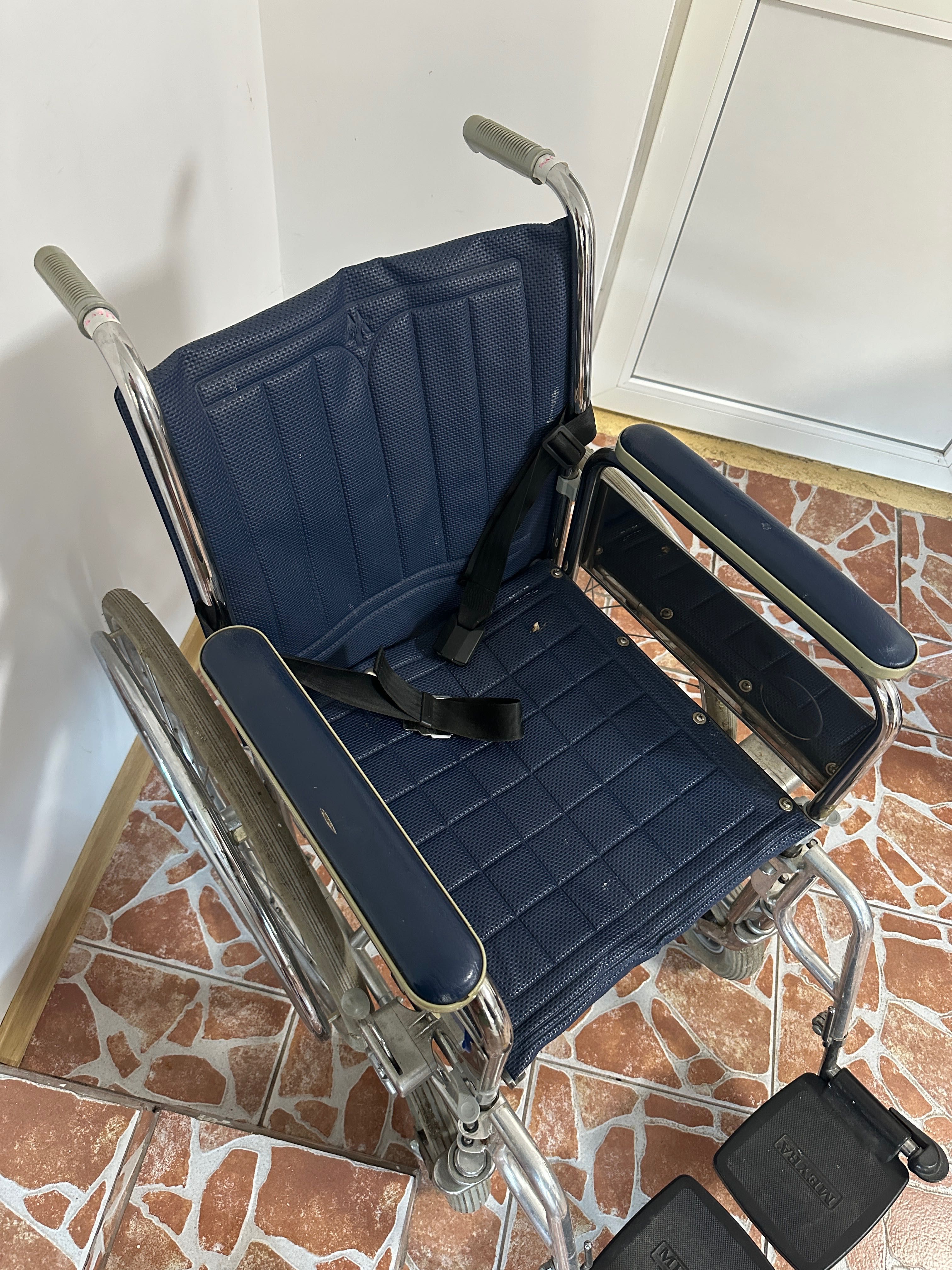 Carucior transport persoane cu dizabilitati