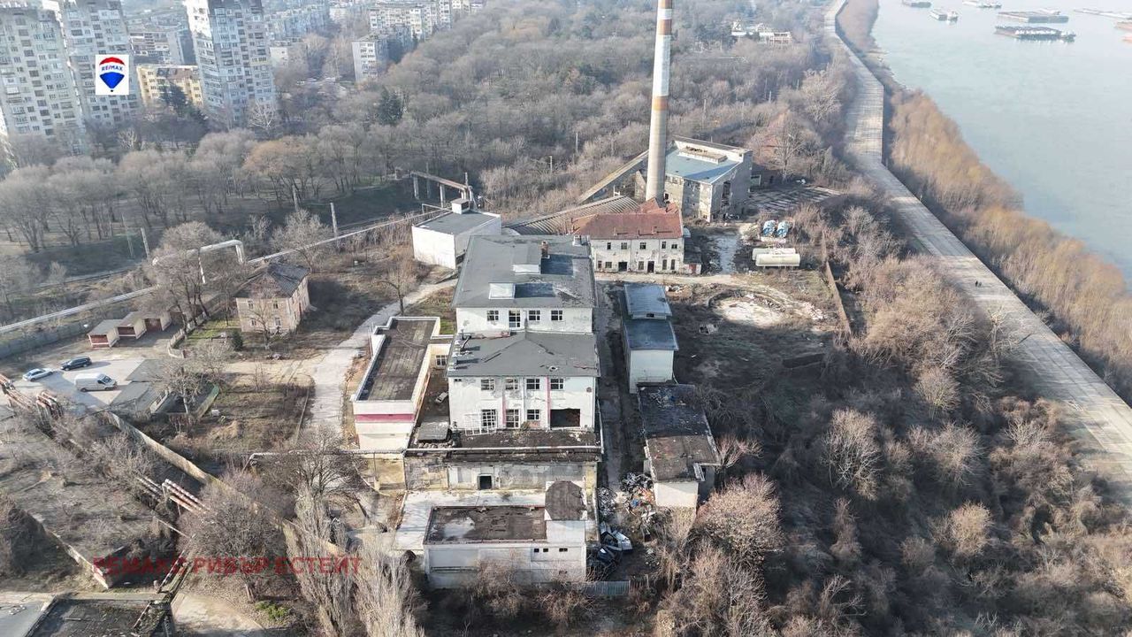 Продава се Промишлена сграда в Русе, Тракцията - 4085 кв.м за 1009 €/кв.м - Снимка #6