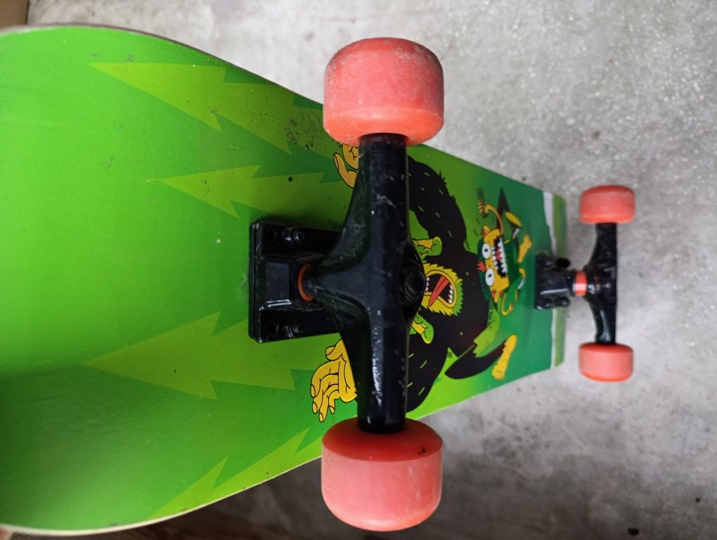 Vând skateboard in stare foarte buna