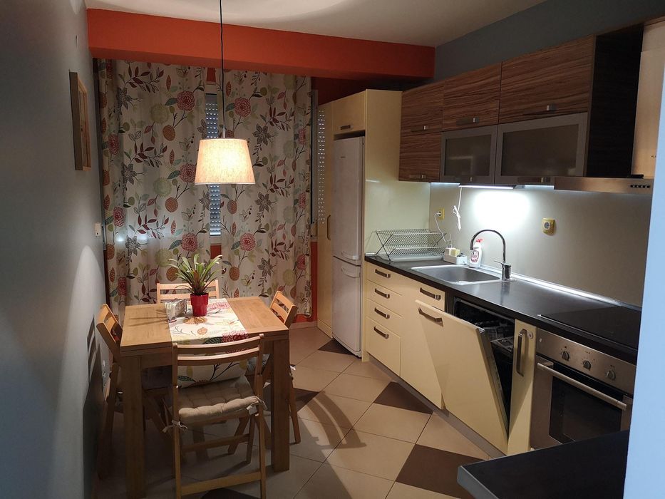 Дава се под наем Двустаен апартамент в Пловдив, Каменица 1 - 72 кв.м за 460 € - Снимка #2