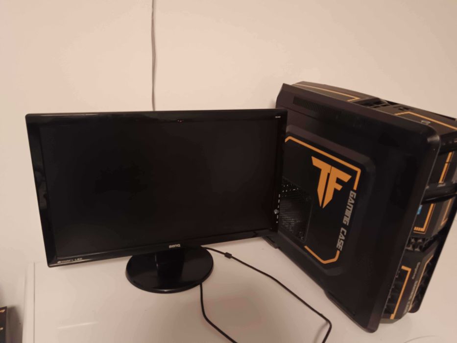 Calculator gaming (cu cateva defecte) + monitor