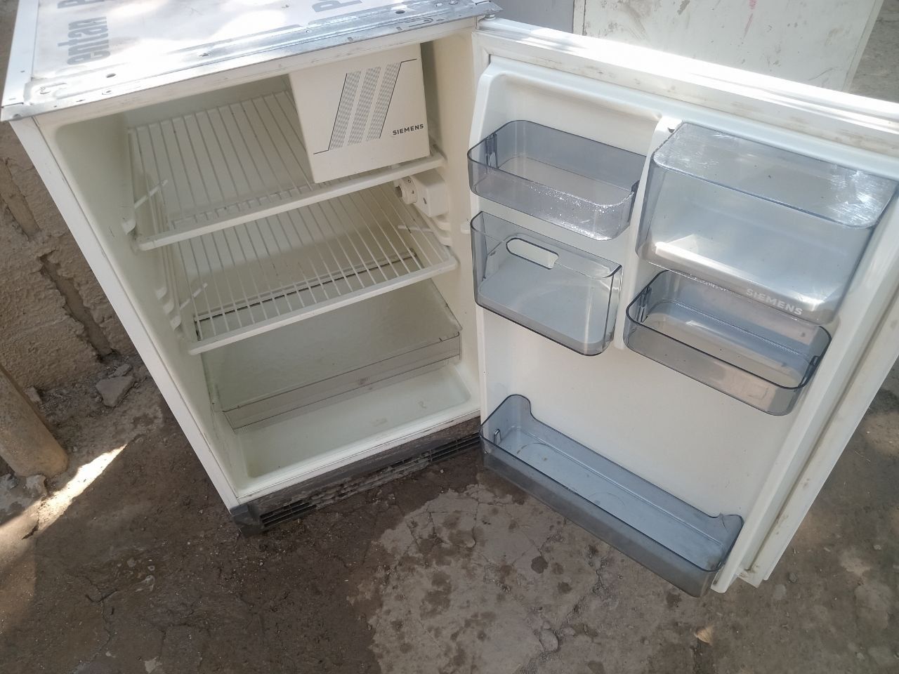 Срочно продам мини холодильник
