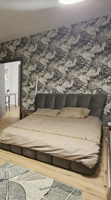 Pat tapitat impecabil 160x200