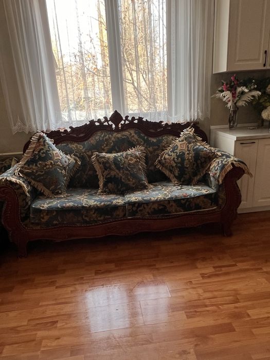 Диван и два кресла