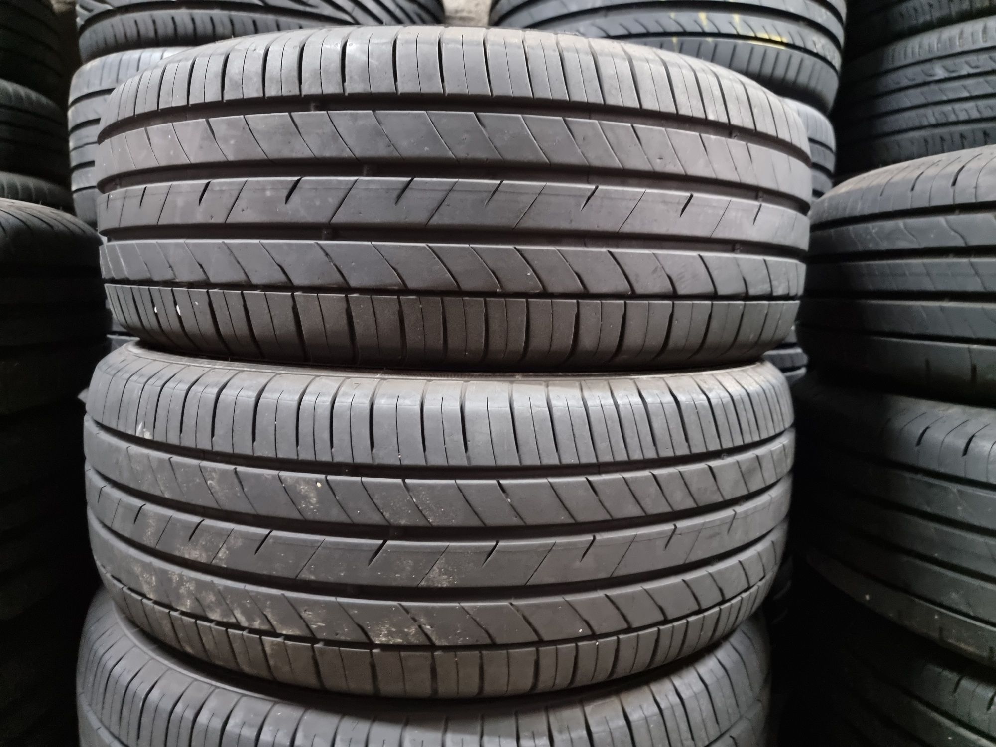 "Dot 24" 215/55/17 Kumho 4Броя: 500лв 7.5мм Като Нови