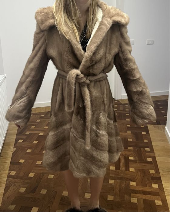 Blana de nurca de culoare maro