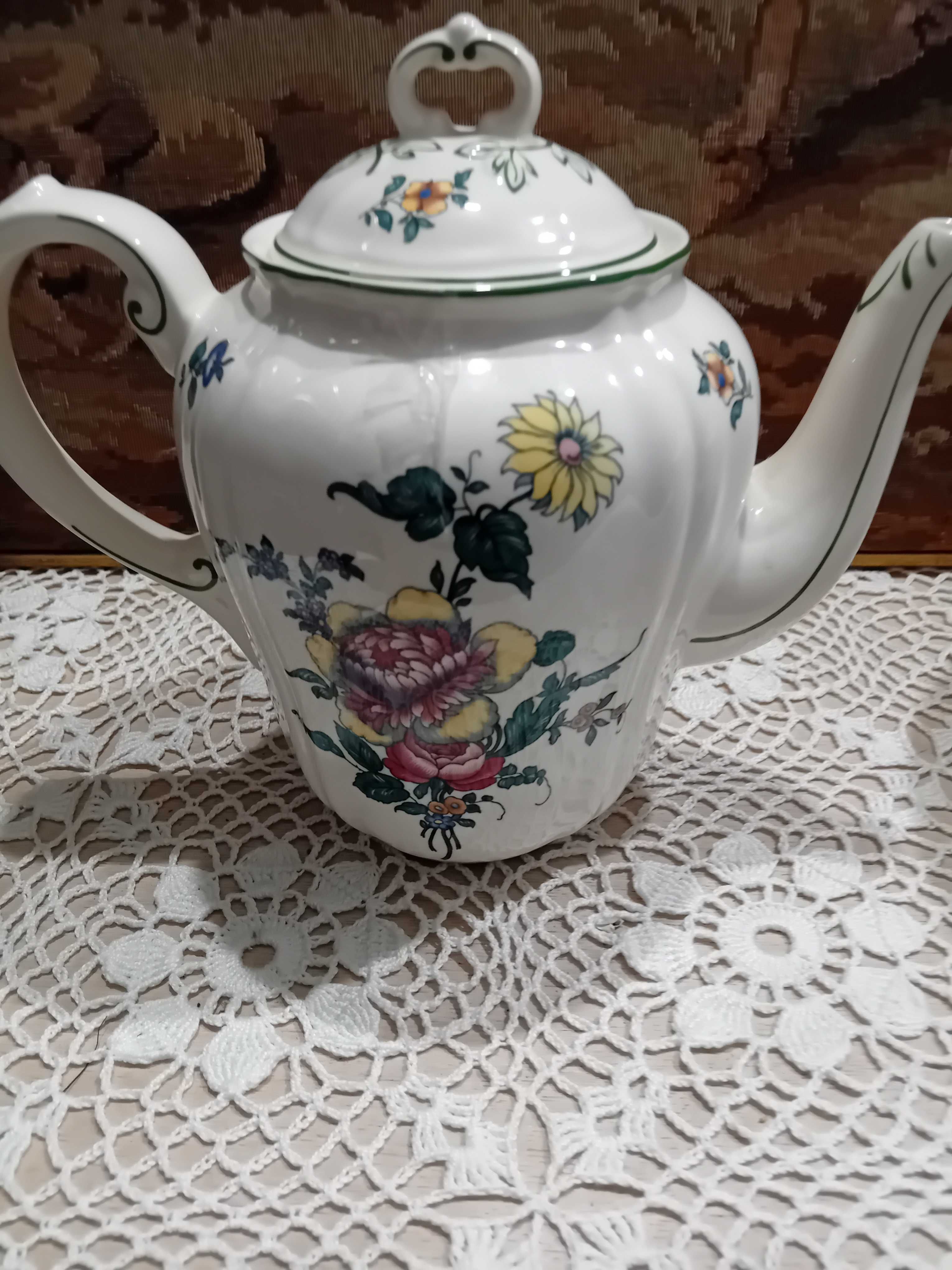 Villeroy I Boch. Супник,чинии за стена,чайник,латиера