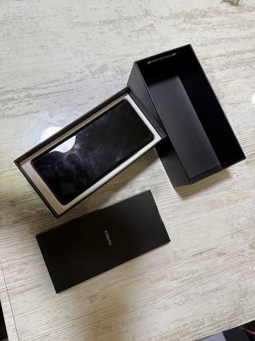 Xiaomi 12 Pro Повредедн заден панел