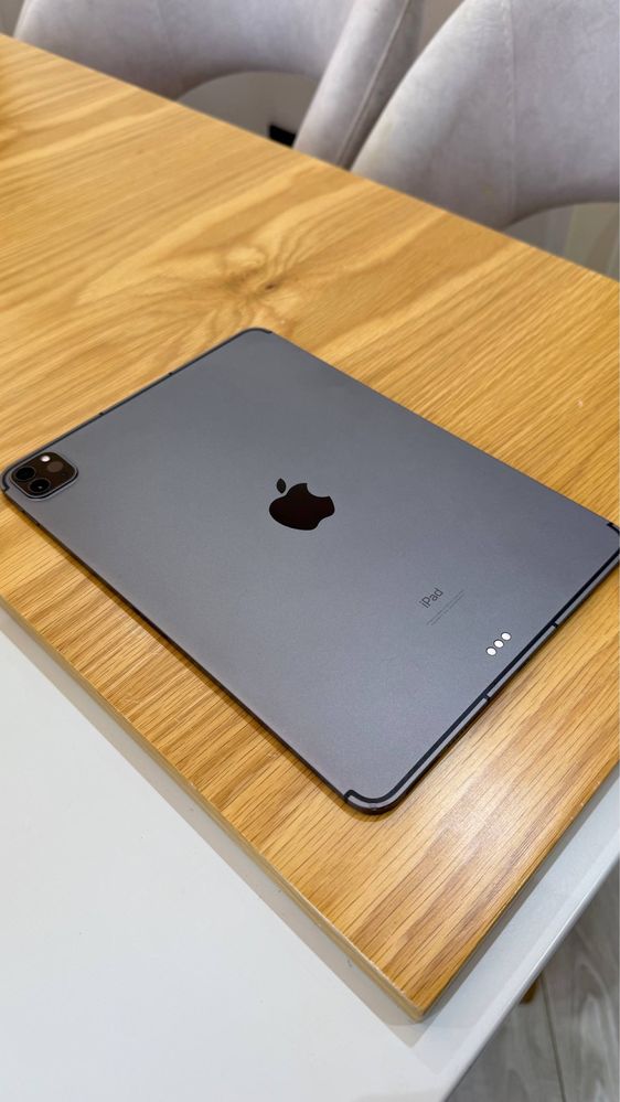 Продается Ipad Pro 11 (3 поколение) на 512 гб (wifi + sim)