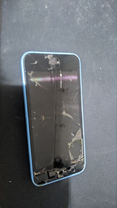 4 iPhone-uri pentru piese